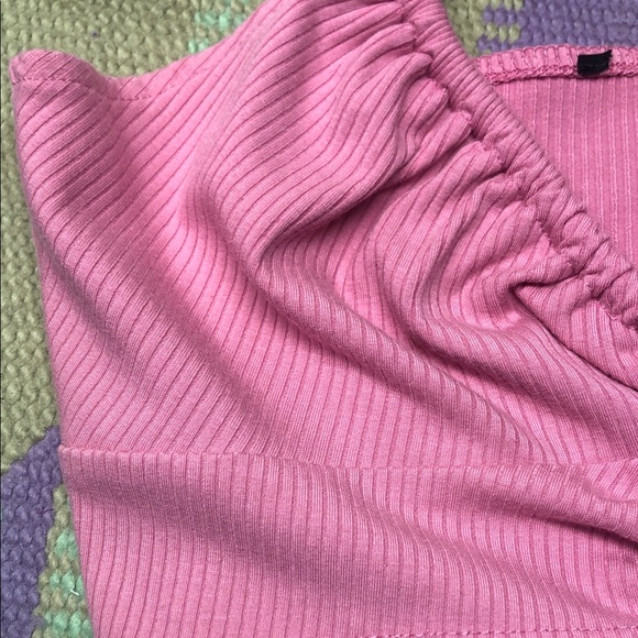 Pink Ruched Crop Top 🪷 - Picture 3 of 8